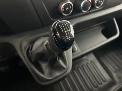 Photo 37 Renault Master  BENNE TRACTION 3T5 L2 DCI 135