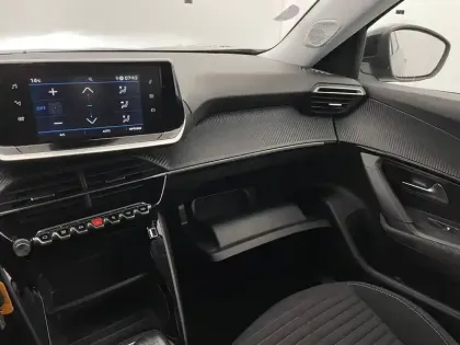 Photo 31 Peugeot 2008  PureTech 100 S&S BVM6