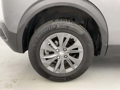 Photo 17 Peugeot 2008  PureTech 100 S&S BVM6