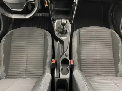 Photo 30 Peugeot 2008  PureTech 100 S&S BVM6