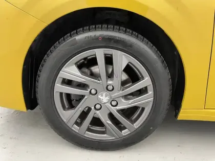 Photo 16 Peugeot 208  PureTech 100 S&S BVM6