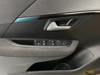 Photo 60 Peugeot 208  PureTech 100 S&S BVM6