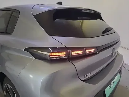 Photo 16 Peugeot 308  PureTech 130ch S&S BVM6