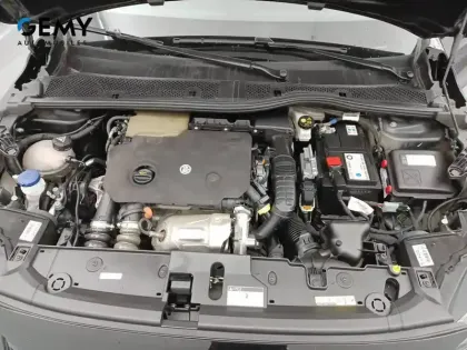 Photo 32 Peugeot 208  BlueHDi 100 S&S BVM6