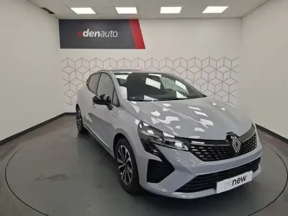 Photo 11 Renault Clio  E-Tech full hybrid 145 ch GSR2