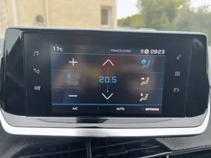 Photo 13 Peugeot 2008  PureTech 130 S&S BVM6