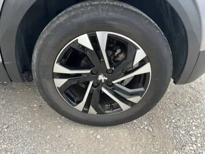 Photo 10 Peugeot 2008  PureTech 130 S&S BVM6