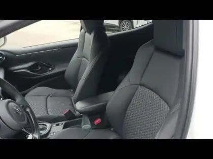 Photo 9 Toyota Yaris  130h Collection 5p MY25