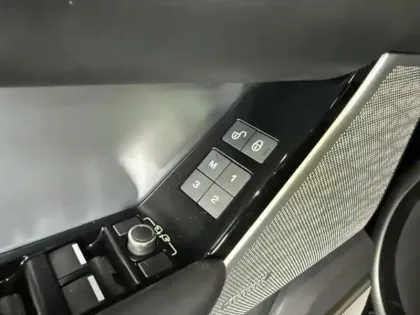 Photo 9 Land rover Range Rover Velar  3.0D V6 300ch R-Dynamic HSE AWD BVA