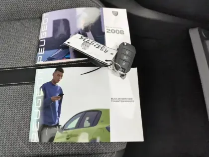 Photo 15 Peugeot 2008  PureTech 130 S&S EAT8 Allure