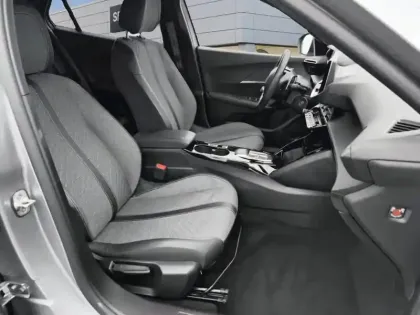 Photo 8 Peugeot 2008  PureTech 130 S&S EAT8 Allure