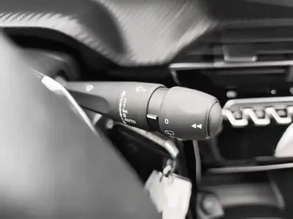 Photo 16 Peugeot 2008  PureTech 130 S&S EAT8 Allure