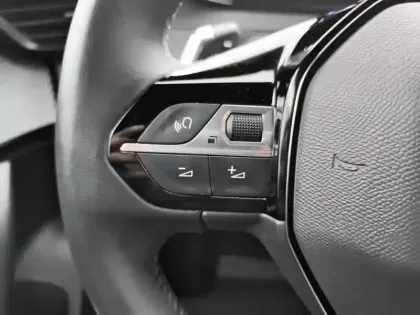 Photo 18 Peugeot 2008  PureTech 130 S&S EAT8 Allure