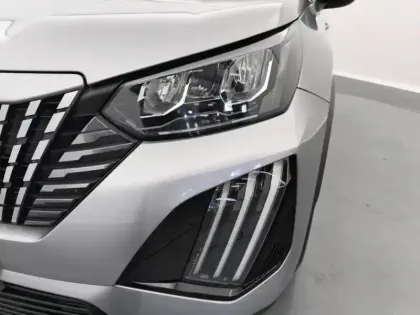 Photo 13 Peugeot 2008  PureTech 130 S&S EAT8 Allure