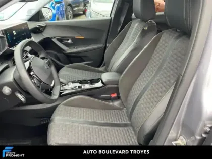 Photo 10 Peugeot 2008  e- 136ch Roadtrip