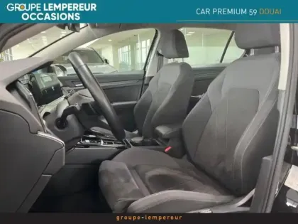 Photo 4 Volkswagen Golf  1.5 eTSI OPF 130ch Style DSG7