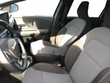 Photo 25 Dacia Jogger  Hybrid 140 7 places GSR2