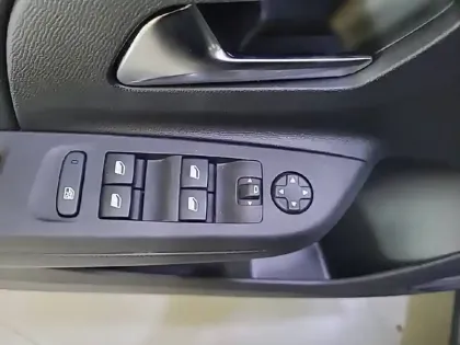 Photo 28 Opel Corsa  Electrique 136 ch & Batterie 50 kw/h