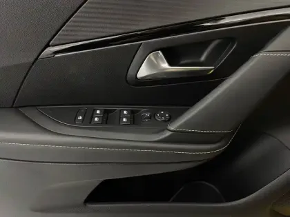 Photo 63 Peugeot 208  PureTech 100 S&S BVM6