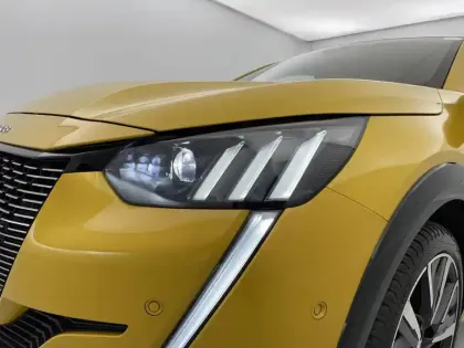 Photo 61 Peugeot 208  PureTech 100 S&S BVM6