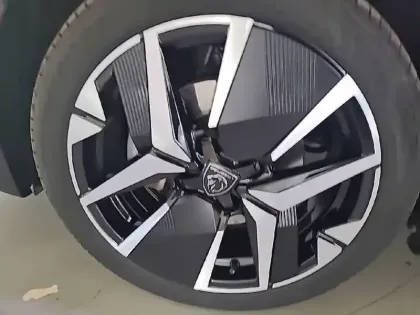 Photo 37 Peugeot 208  Hybrid 145 e-DCS6