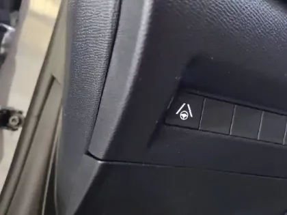 Photo 55 Peugeot 208  Hybrid 145 e-DCS6