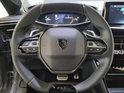 Photo 33 Peugeot 208  Hybrid 145 e-DCS6