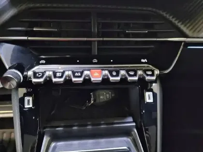 Photo 50 Peugeot 208  Hybrid 145 e-DCS6