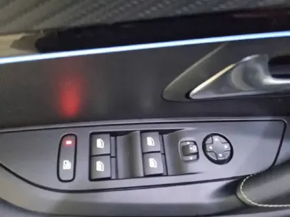 Photo 56 Peugeot 208  Hybrid 145 e-DCS6