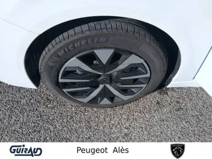 Photo 10 Peugeot 208  Hybrid 100 e-DCS6