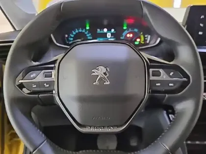 Photo 41 Peugeot 208  Electrique 50 kWh 136ch