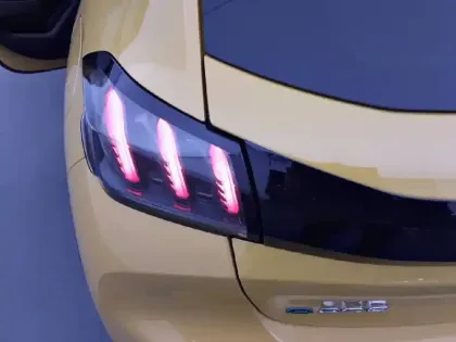 Photo 39 Peugeot 208  Electrique 50 kWh 136ch