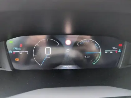 Photo 53 Peugeot 2008  Hybrid 145 e-DCS6