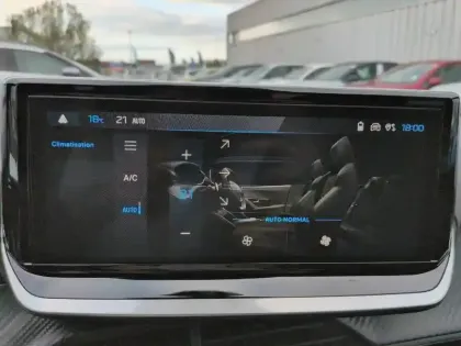 Photo 61 Peugeot 2008  Hybrid 145 e-DCS6