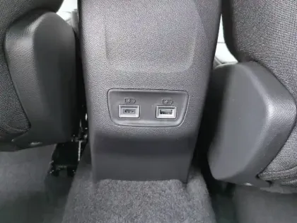 Photo 65 Peugeot 2008  Hybrid 145 e-DCS6