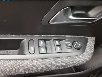 Photo 39 Peugeot 208  PureTech 75 S&S BVM5