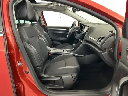 Photo 176 Renault Megane Mégane IV Estate E-TECH Plug-In Hybride 160