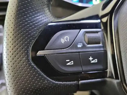 Photo 27 Peugeot 2008  Electrique 136 ch