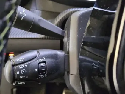 Photo 26 Peugeot 2008  Electrique 136 ch