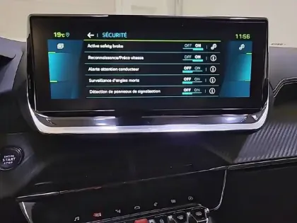 Photo 21 Peugeot 2008  Electrique 136 ch