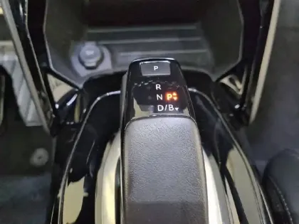 Photo 13 Peugeot 2008  Electrique 136 ch