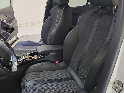 Photo 10 Peugeot 2008  Electrique 136 ch