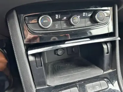 Photo 17 Opel Grandland X  Hybrid 225 ch BVA8