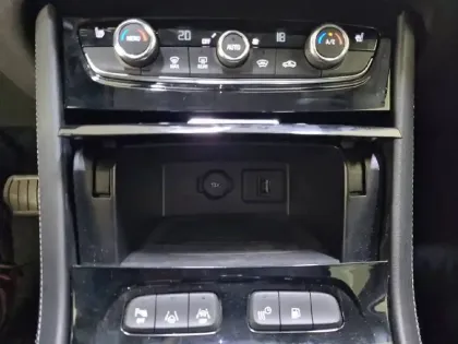 Photo 24 Opel Grandland  Hybrid4 300 ch AWD BVA8