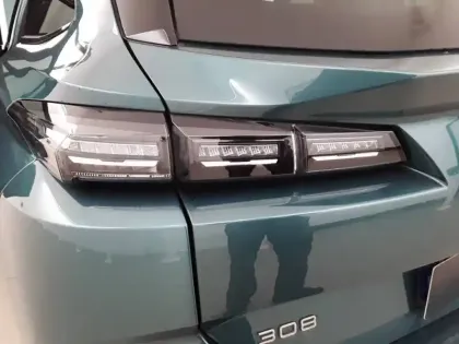 Photo 36 Peugeot 308  SW BlueHDi 130ch S&S EAT8