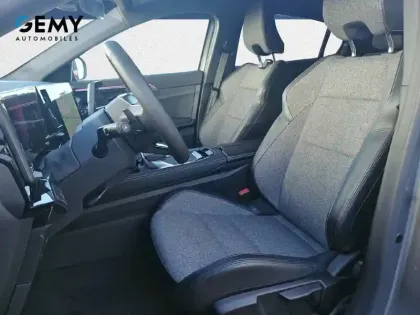 Photo 8 Renault Rafale  E-Tech full hybrid 200