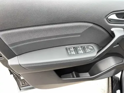 Photo 37 Renault Captur  E-Tech full hybrid 145 ch