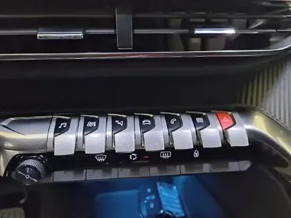 Photo 24 Peugeot 3008  BlueHDi 130ch S&S EAT8