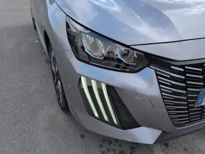 Photo 38 Peugeot 208  Hybrid 110 e-DCS6