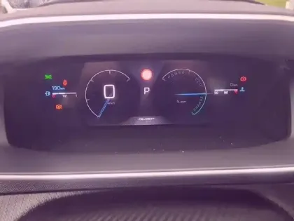 Photo 32 Peugeot 208  Hybrid 110 e-DCS6